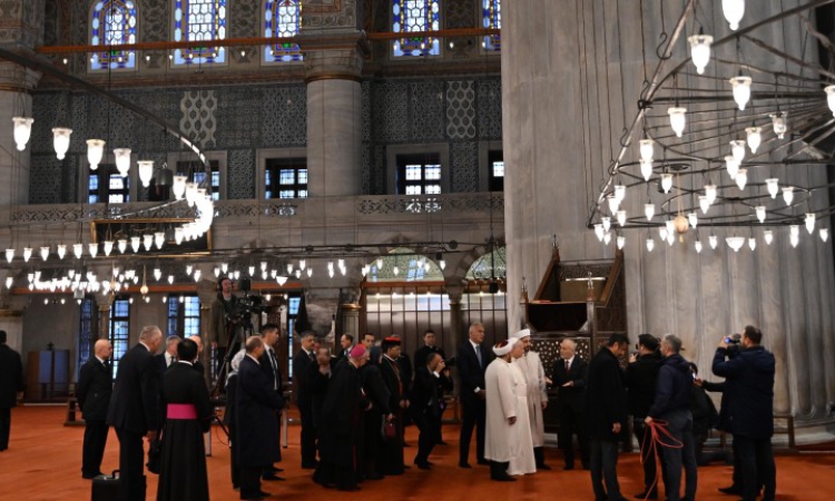 Папа Лъв XIV посети Синята джамия в Истанбул, но не отправи молитва